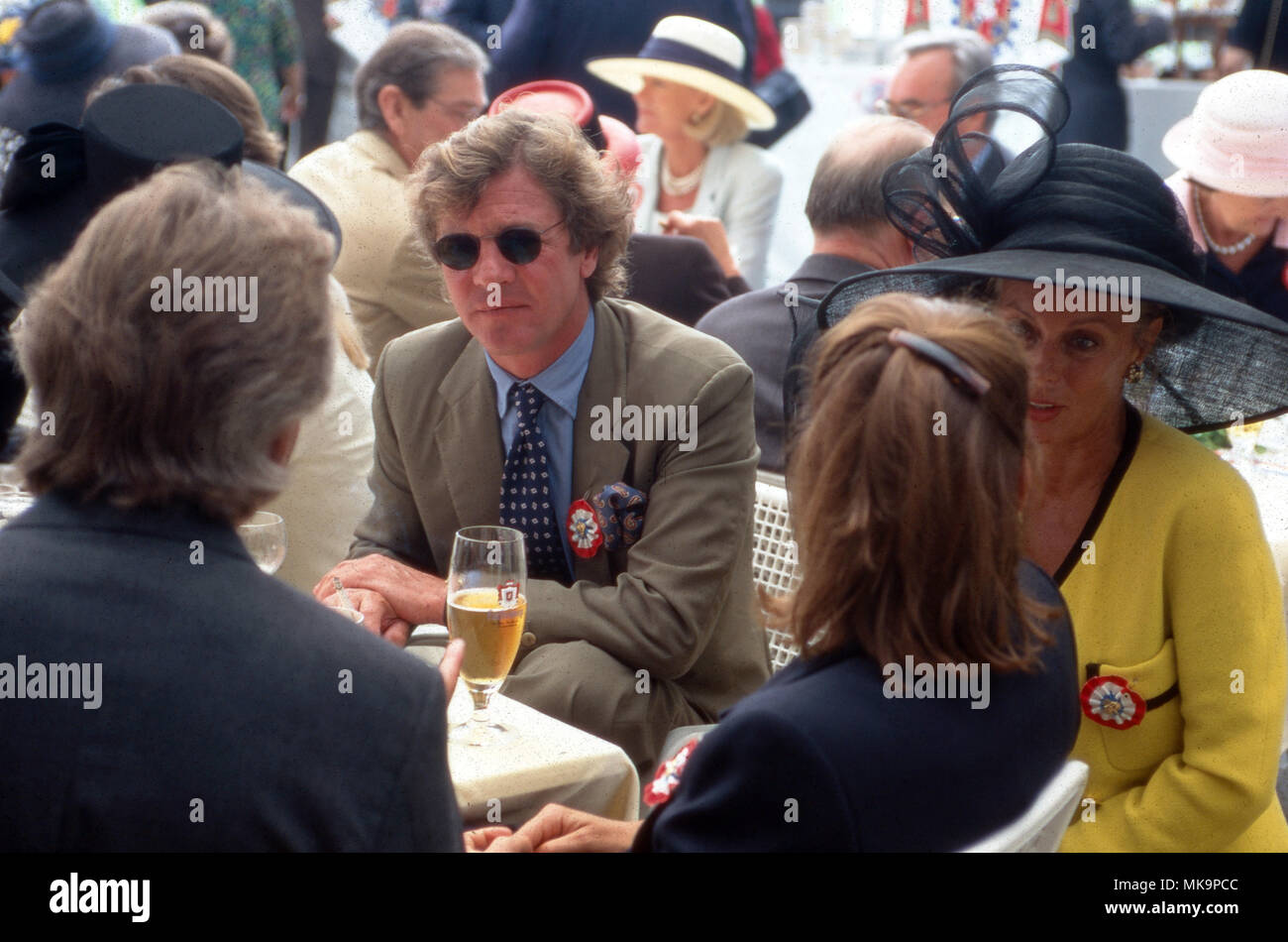 Erbprinz Ernst August von Hannover beim Bier, Deutschland 1990. Der