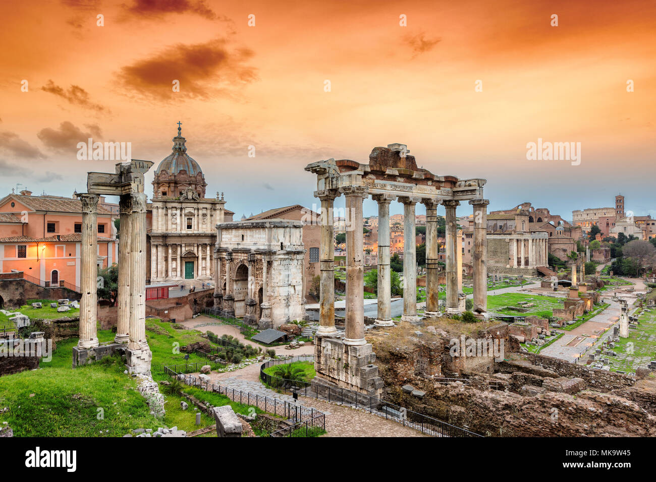 Forum Romanum bei Sonnenuntergang in Rom, Italien Stockfoto