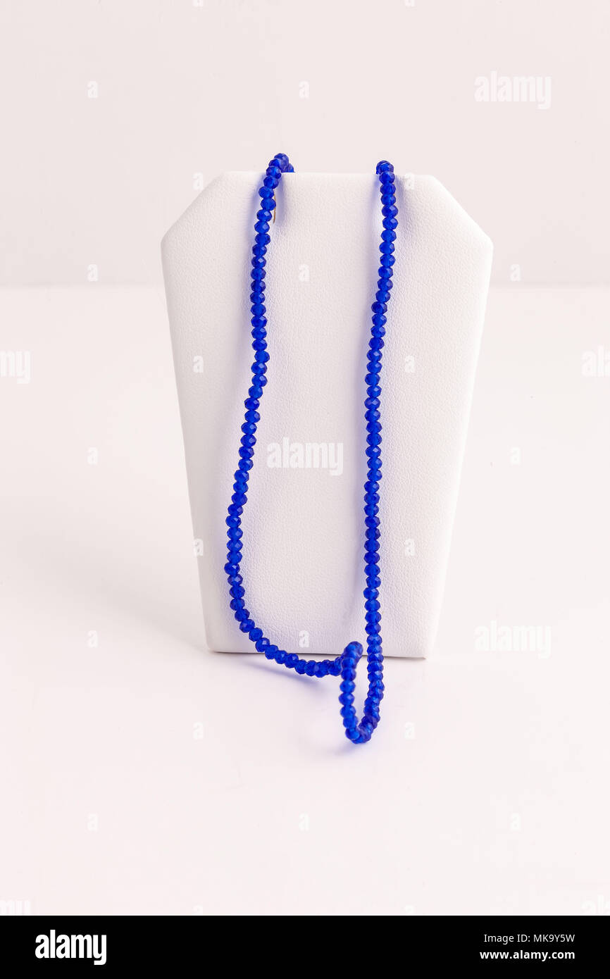 Ein Strang der royal blau Perlen für Schmuck schaffen Stockfoto