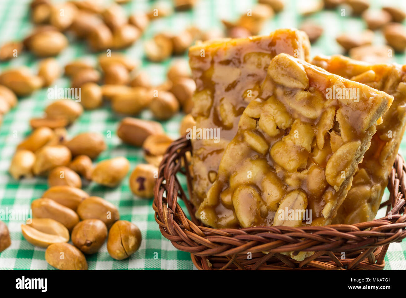 Candy mit Erdnuss, als Pe-de Chikki Moleque in Brasilien und in Indien ...