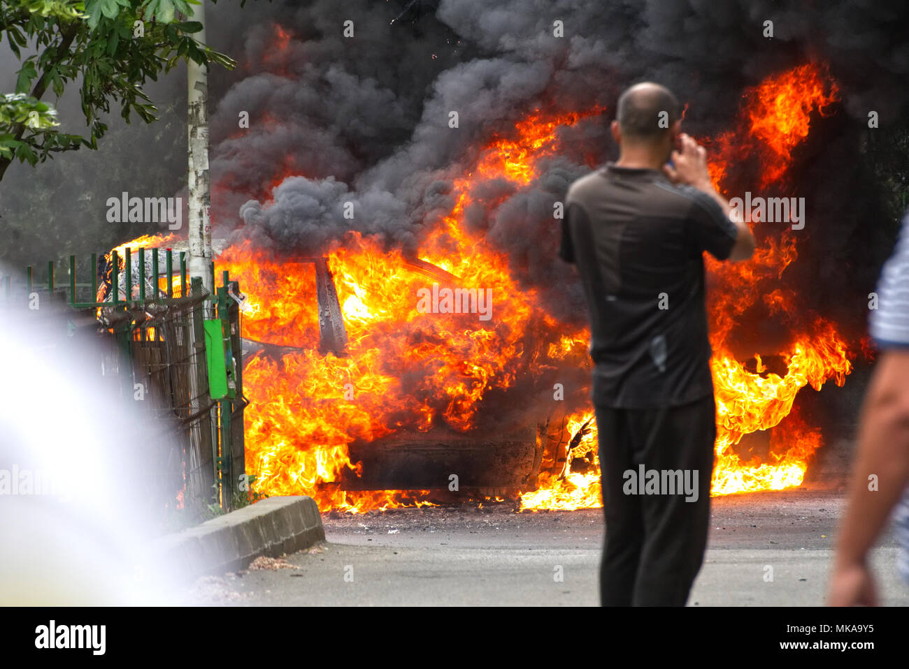 Bukarest, Rumänien - Mai 07, 2018: Autos in Brand blow up auf den Straßen von Bukarest Credit: Vladimir Balas/Alamy leben Nachrichten Stockfoto