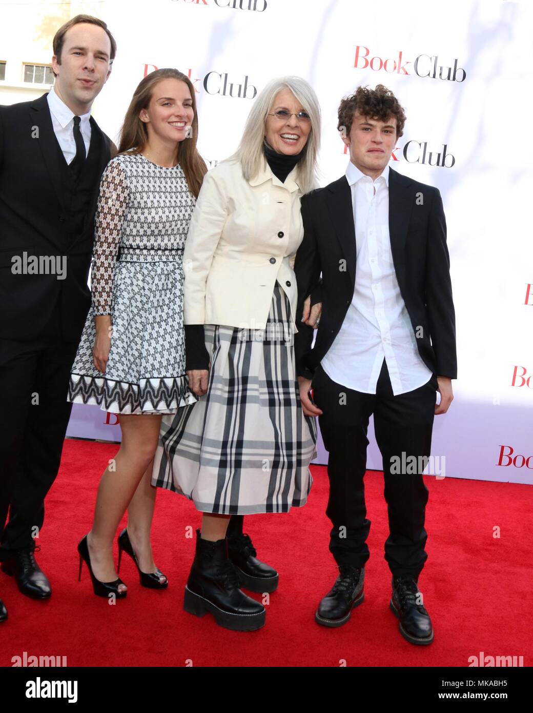 Gast, Dexter Keaton, Diane Keaton, Herzog Keaton in der Ankunftshalle für BOOK CLUB Premiere, Regency Dorf Theater - Westwood, Los Angeles, CA 6. Mai 2018. Foto von: Priscilla Grant/Everett Collection Stockfoto