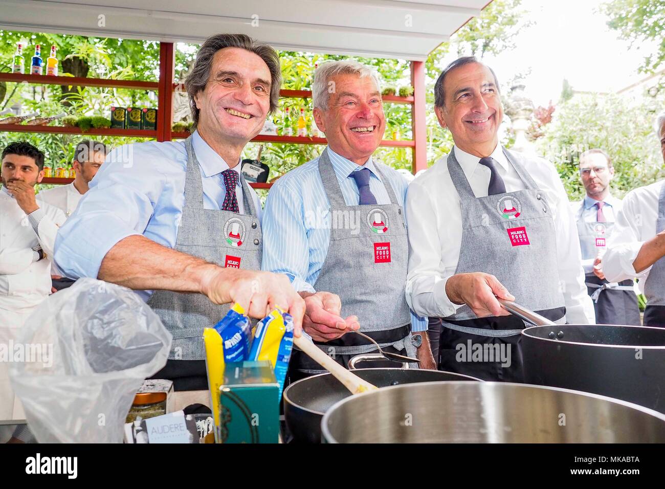 Mailand. ShowCooking anti Abfälle für die Eröffnung von Mailand Essen Stadt im Bild: Attilio Fontana Carlo Giuseppe Sangalli Giuseppe Sala Stockfoto