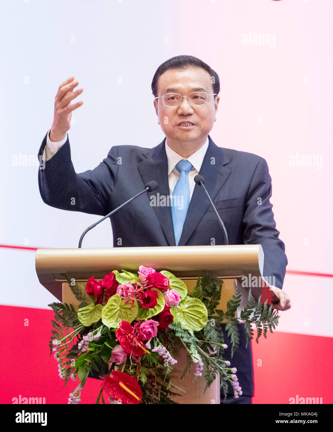 (180507) -- JAKARTA, 7. Mai 2018 (Xinhua) - Der chinesische Premier Li Keqiang Adressen der China-Indonesia Business Summit in Jakarta, Indonesien, 7. Mai 2018. (Xinhua / Wang Ye) (ly) Stockfoto