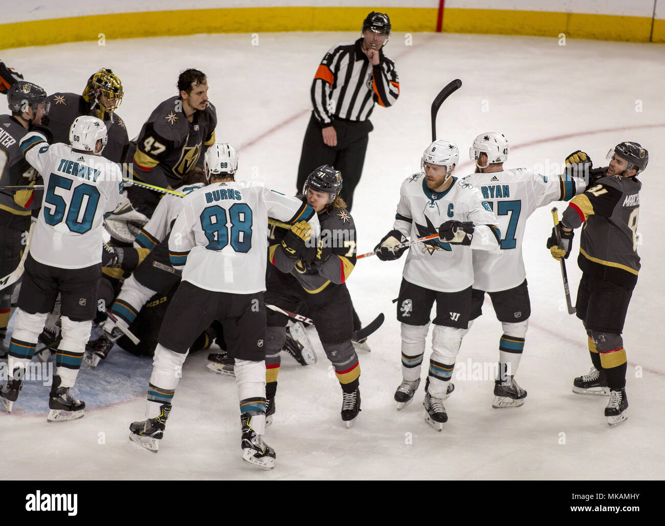 Las Vegas Nevada Usa 4 Mai 2018 Vegas Golden Knights Kampf Mit San Jose Sharks Spieler