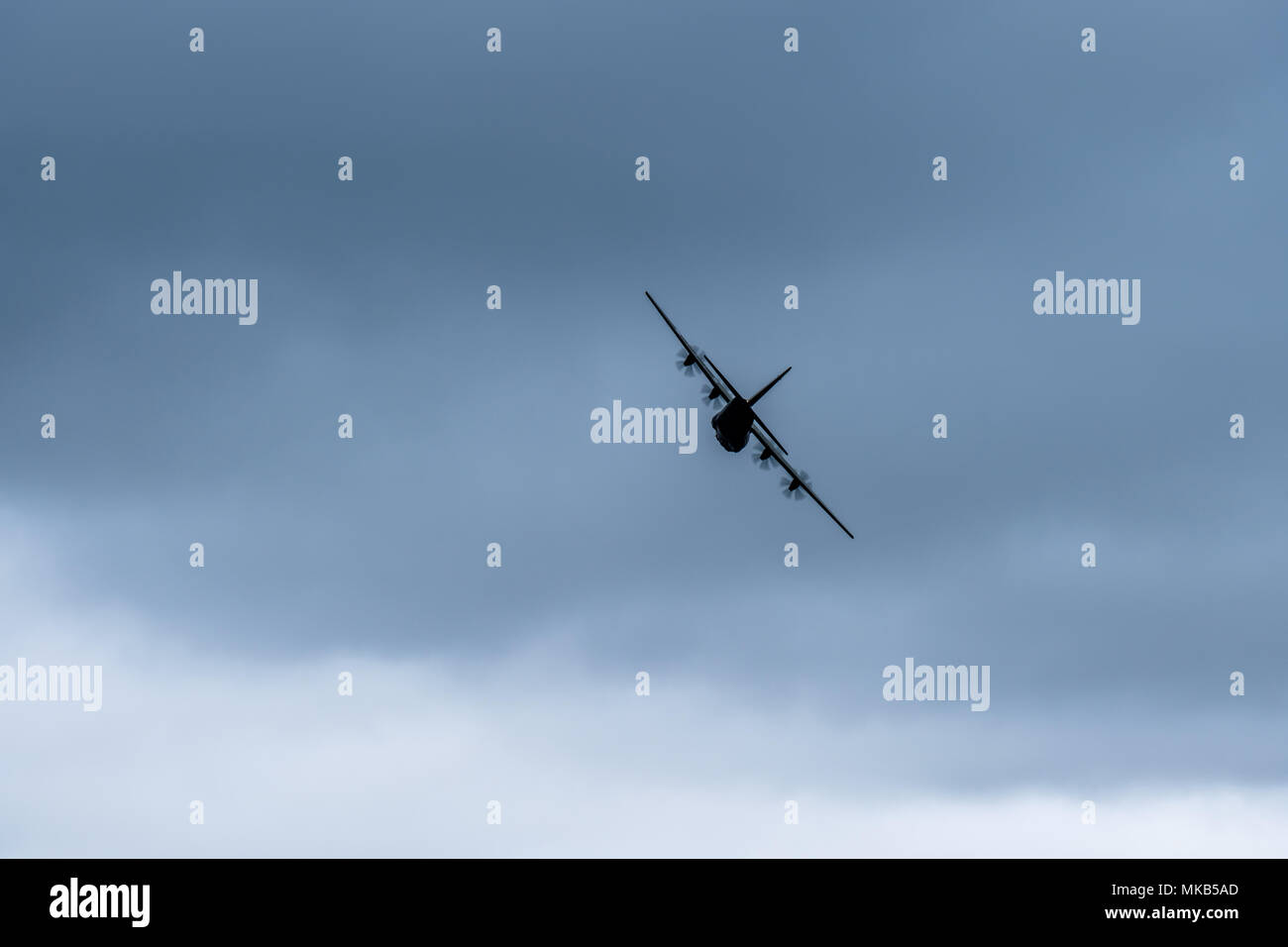 RAF Hercules Plan rechts oben im Himmel Grasmere, Lake District, Cumbria Stockfoto