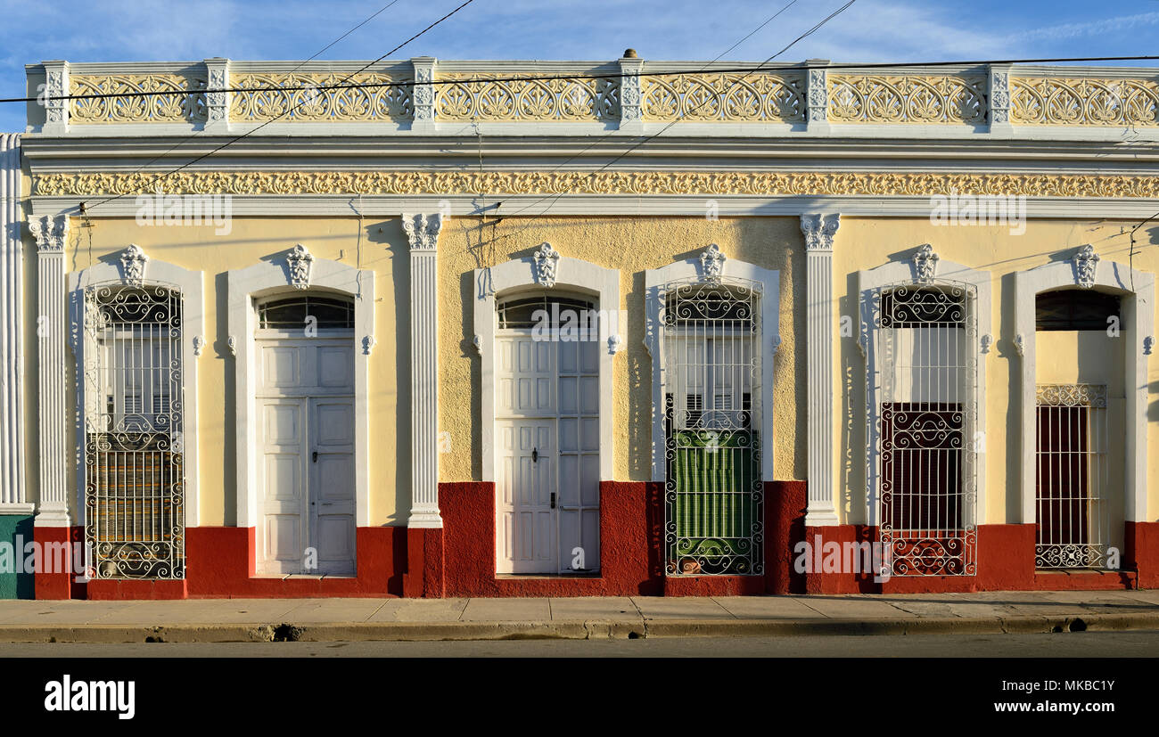 Detail des Fensters mit der schönen kolonialen Ornament in der Stadt Cienfuegos, Kuba Stockfoto