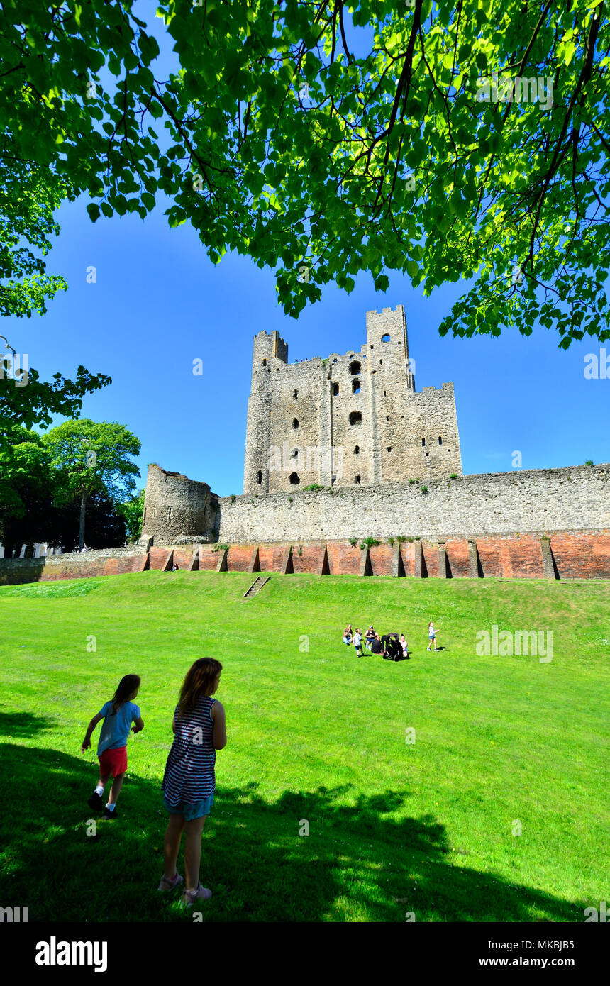 Rochester, Kent, England. Rochester Castle (12 thC) Normannischer Turm - halten Sie von Kentish ragstone gebaut. c 1127 von Wilhelm von Corbeil, Erzbischof von Canterbury. Stockfoto