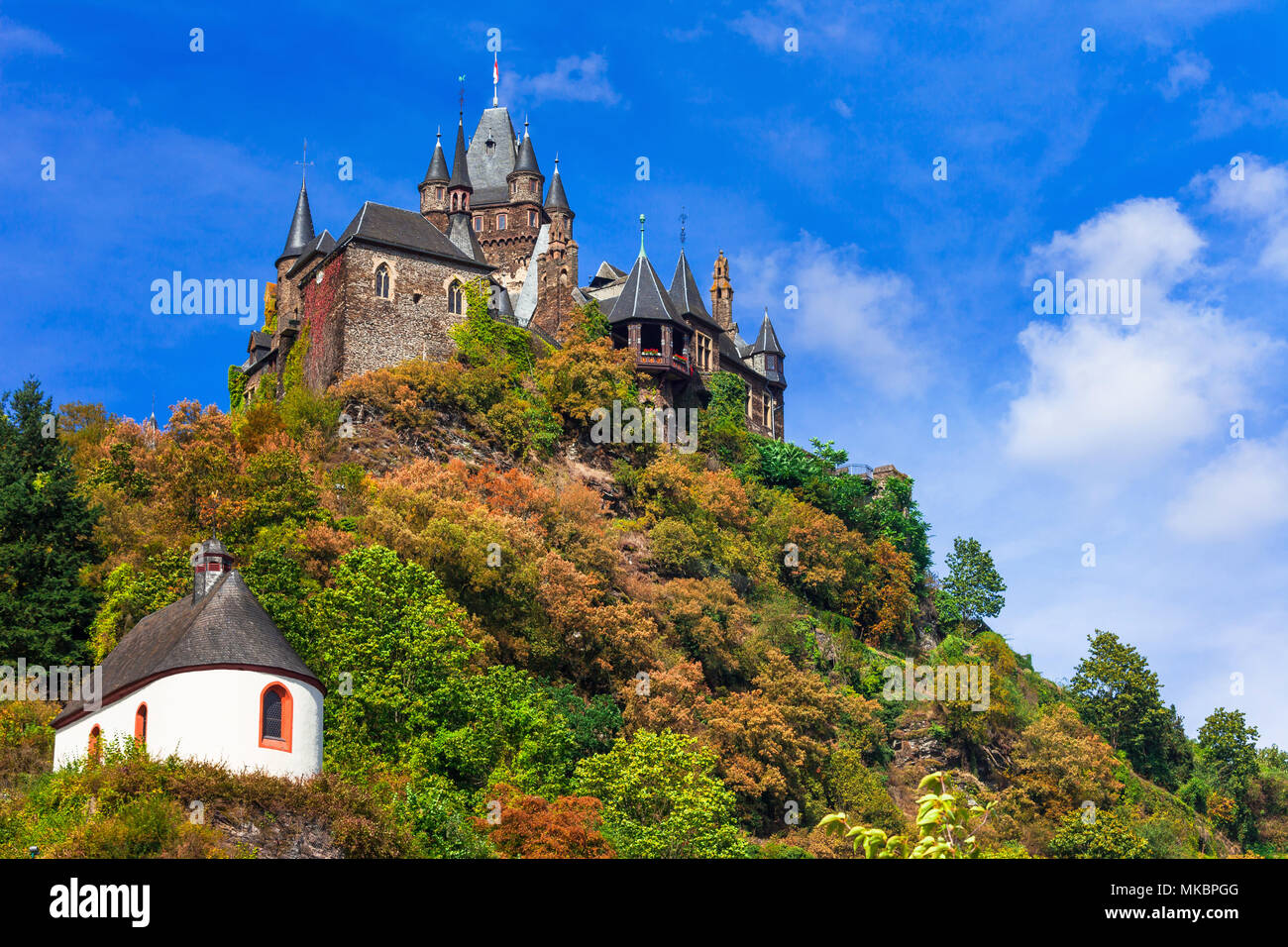 Schöne Burg Cochem, Panoramaaussicht, Deutschland. Stockfoto