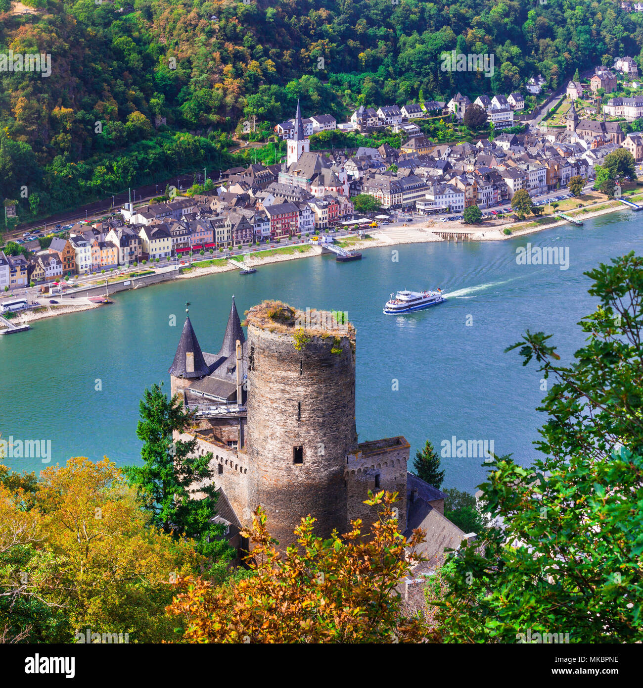 Beeindruckende kats Schloss über Rhein, Deutschland. Stockfoto