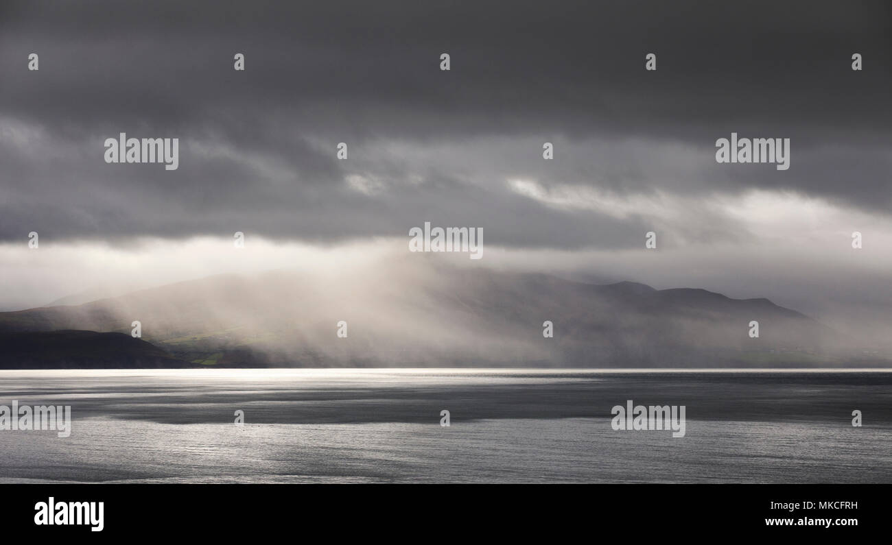 Clearing Sturm über der Iveragh Halbinsel und der macgillycuddy Reeks, County Kerry Irland Stockfoto