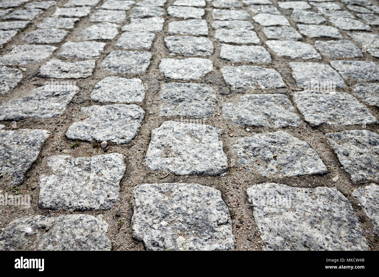 Nahaufnahme Bild einer alten Straße mit Kopfsteinpflaster, selektiver Fokus auf der Vorderseite. Stockfoto