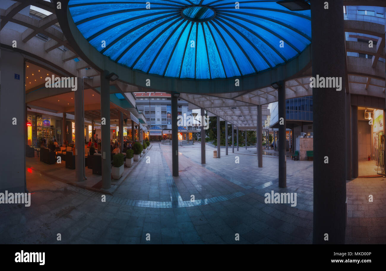 Panoramablick auf das Magnolia Square in Tivat Montenegro Stockfoto