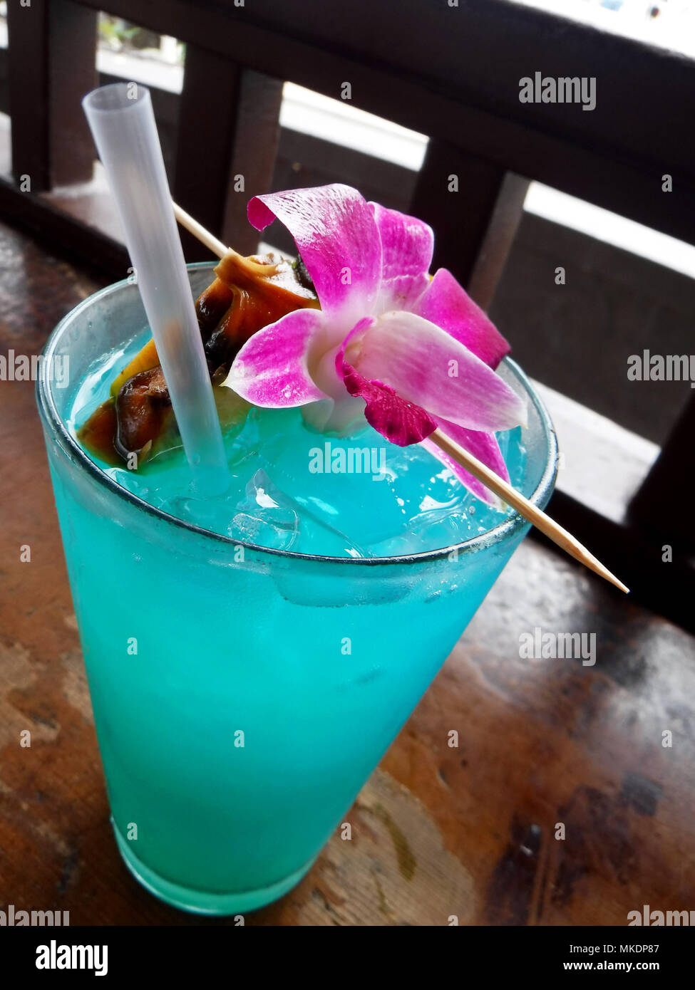 Cocktail mit Blume Stockfoto