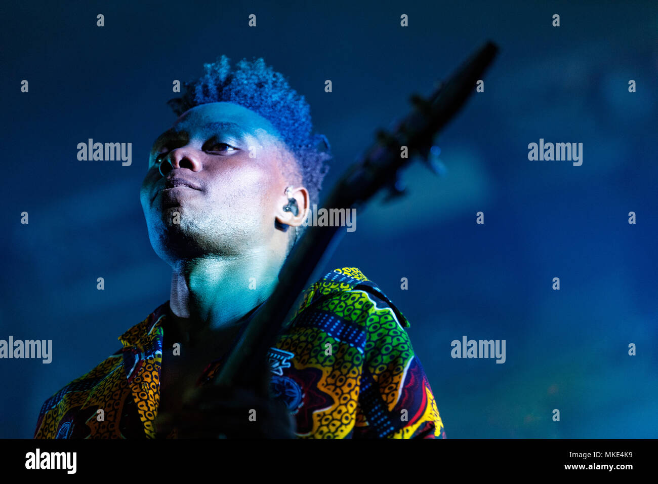 Olugebenga am Bass für METRONOMY an blissfields 2017 Stockfoto