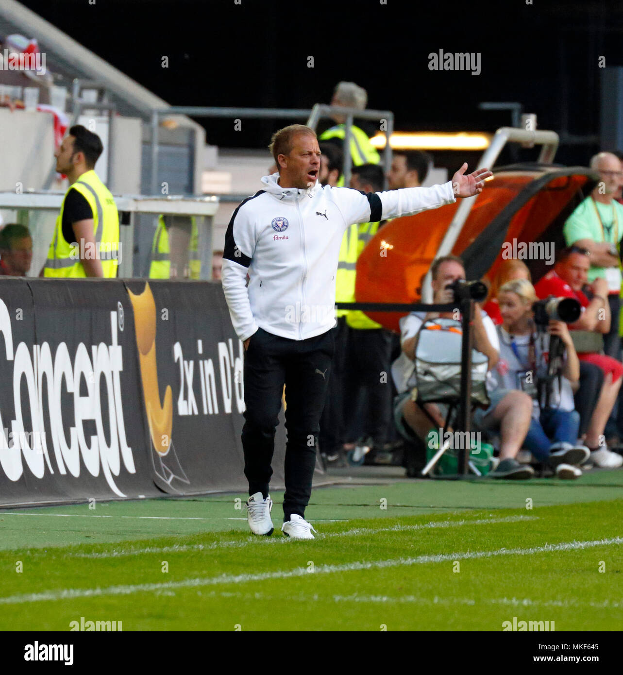 Sport, Fußball, 2. Bundesliga, 2017/2018, Fortuna Düsseldorf vs Holstein Kiel 1:1, Esprit Arena Düsseldorf, Head Coach Markus Anfang (Kiel) Stockfoto