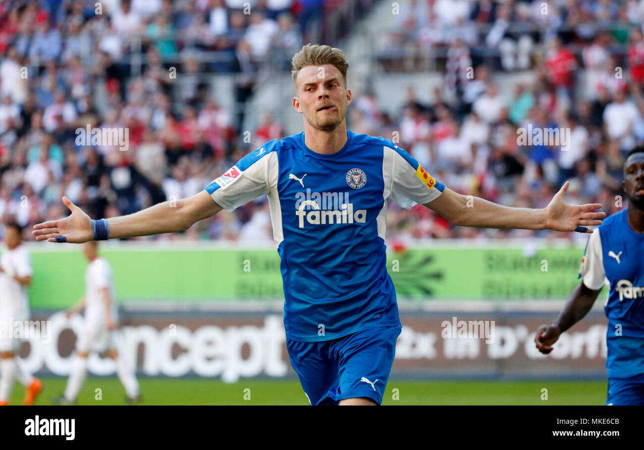 Sport, Fußball, 2. Bundesliga, 2017/2018, Fortuna Düsseldorf vs Holstein Kiel 1:1, Esprit Arena Düsseldorf, Torschütze Marvin Duksch (Kiel), in der Freude an der 1:1 Equalizer Ziel Stockfoto