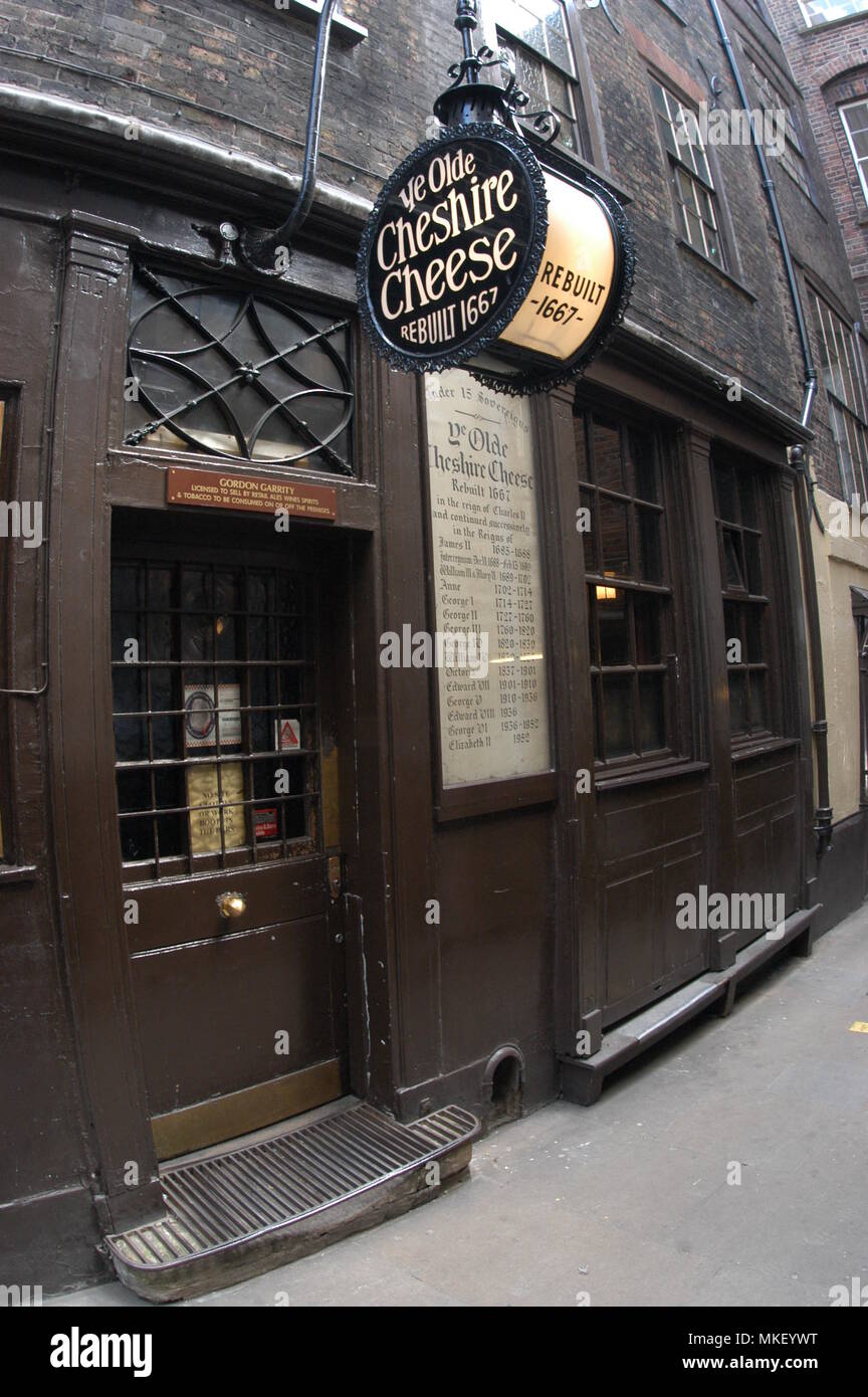 Ye Olde Cheshire Käse ist ein Denkmalgeschütztes Public House bei 145 Fleet Street Stockfoto