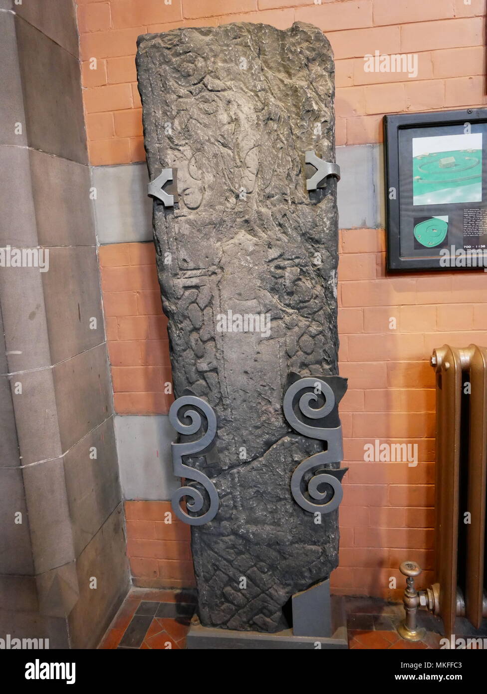 Alte Govan Stein wiederverwendet als Grabstein in Govan alte Kirche, Glasgow Stockfoto