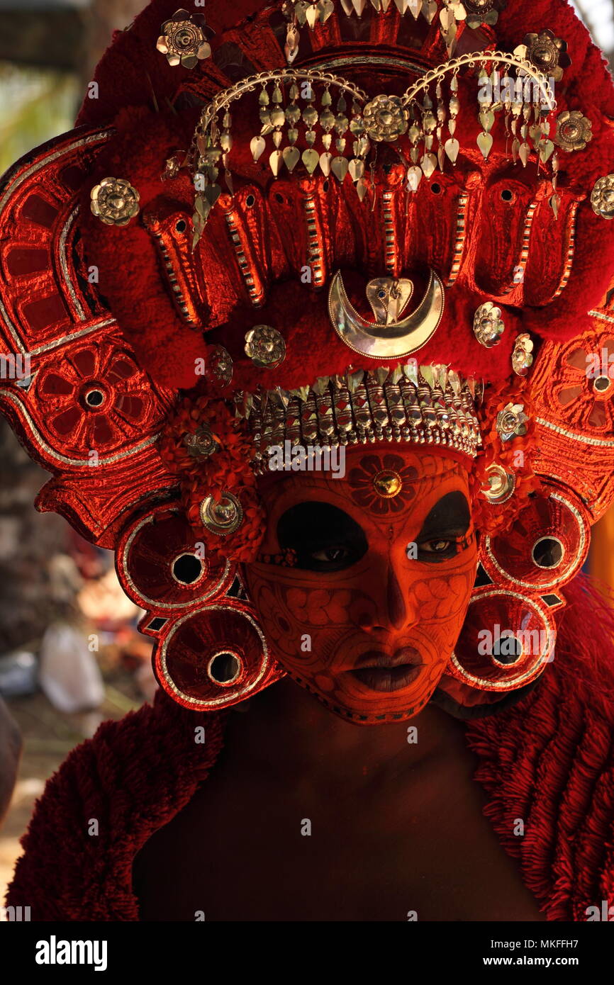 Theyyam - Die Kunst der Farbe Stockfoto