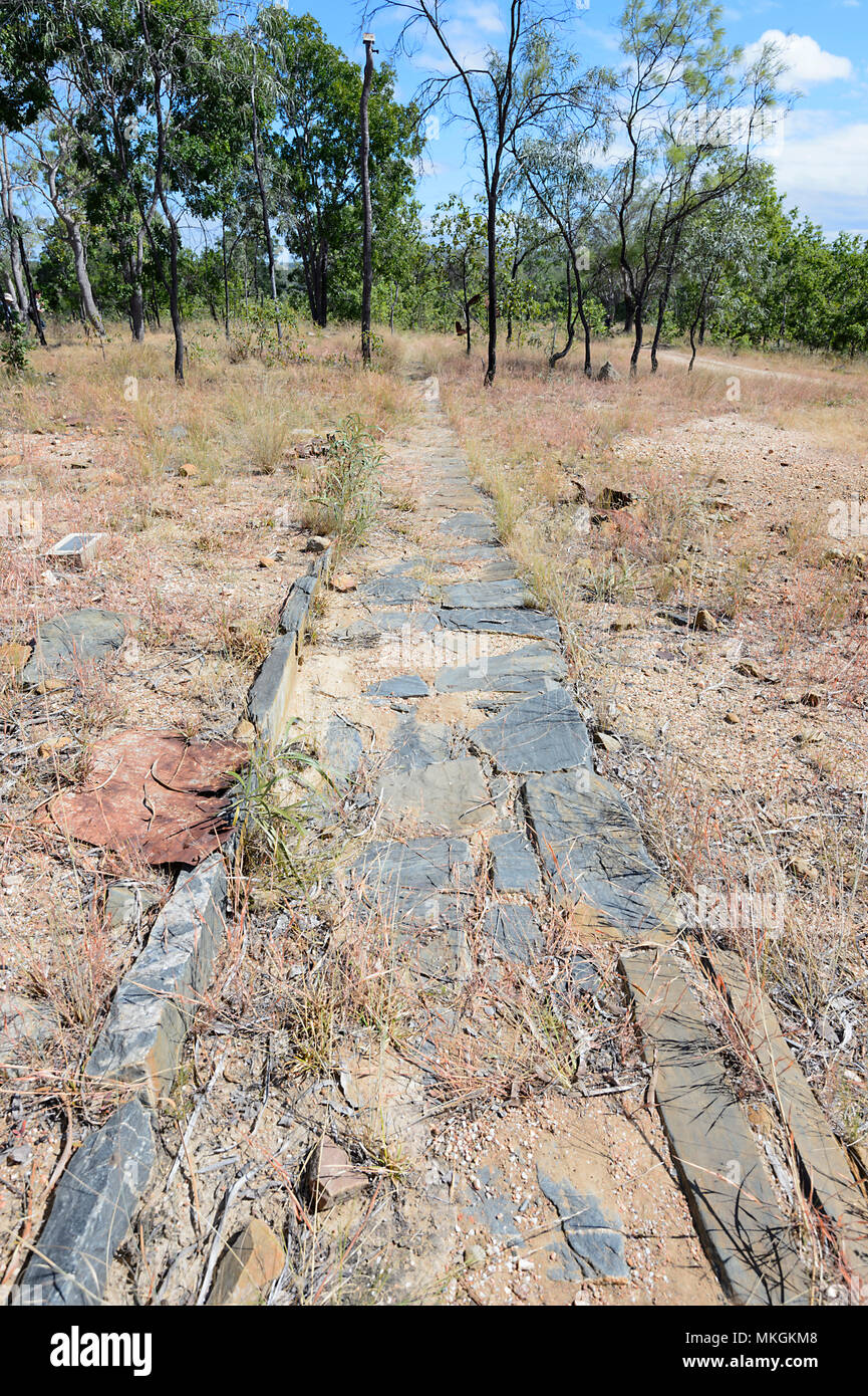 Reste von Stein Eindämmung und Rinnen in der Geisterstadt Maytown, einem Gold Rush County, Far North Queensland, FNQ, QLD, Australien Stockfoto