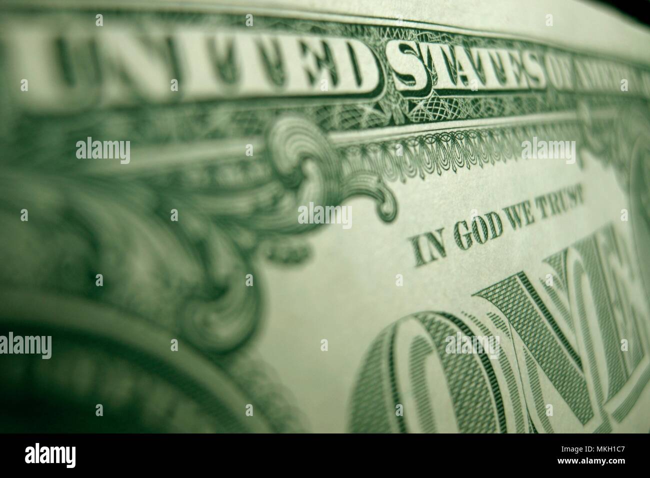 Flache Fokus des Wortes "Gott" auf der Rückseite der US Federal Reserve die Banknote. Stockfoto
