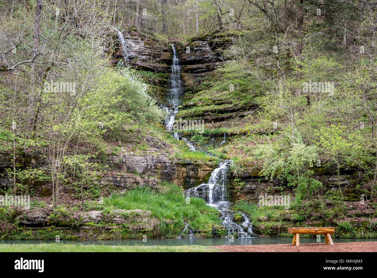 Zwei Wasserfälle, symbolisch zu einer in Hartriegel Canyon Nature Park, ein beliebter Ort für Hochzeitsfotos und Vorschläge in der Nähe von Branson, Missouri, USA. Stockfoto