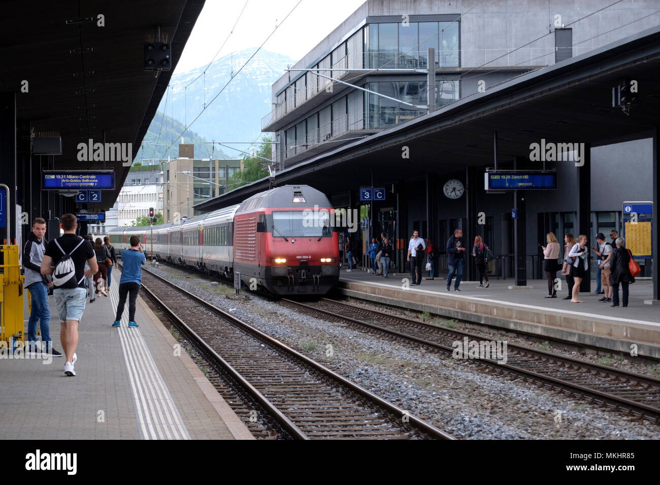 Zug Bahnof Bahnhof Zug, Schweiz, Europa Stockfotografie - Alamy