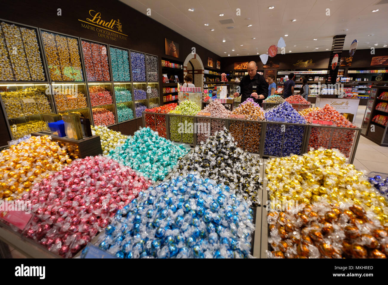 Lindt Chocolate Factory Shop in Zürich, Schweiz, Europa Stockfotografie -  Alamy