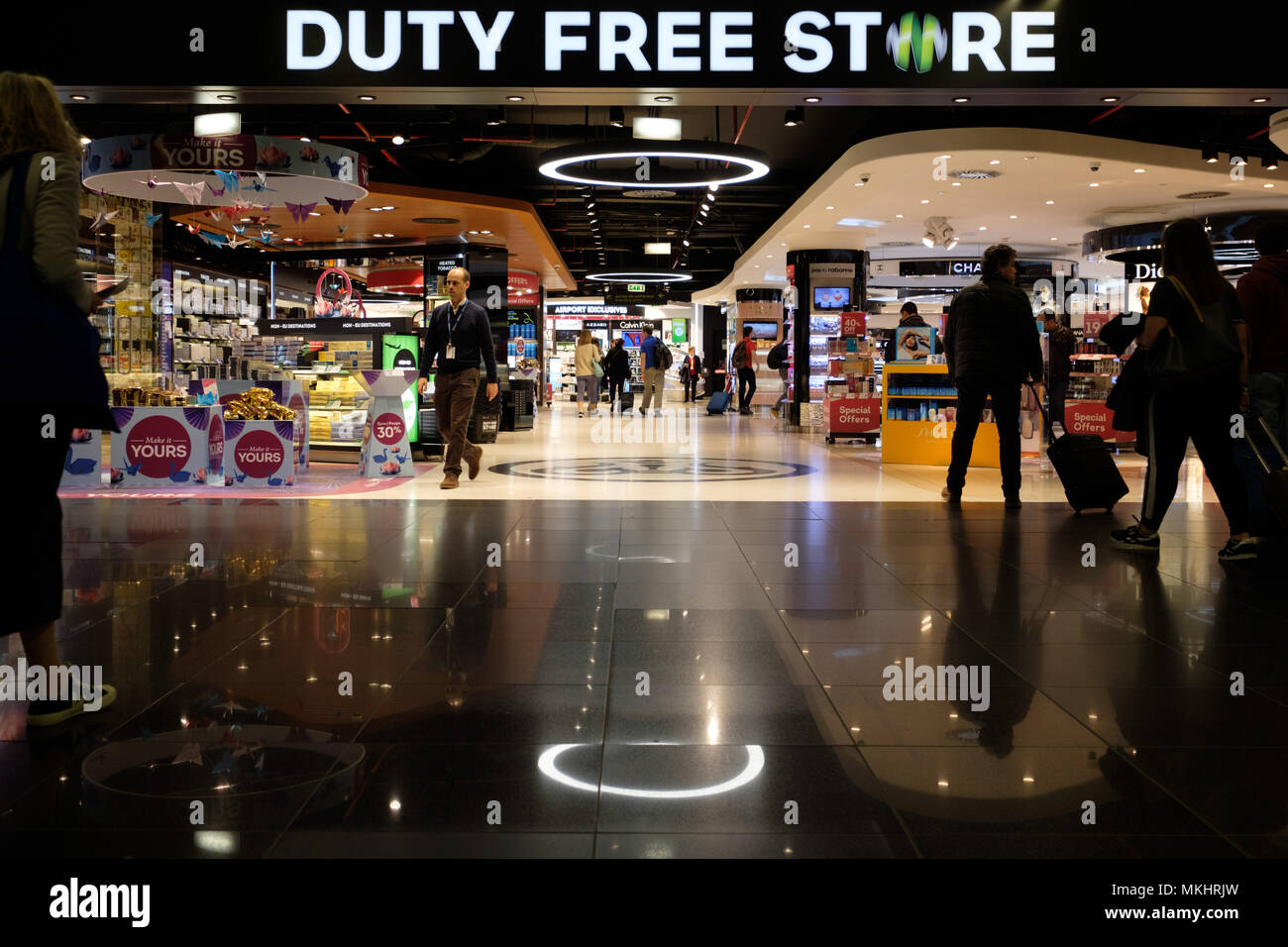 Duty Free Shop im Flughafen Lissabon-Portela in Lissabon, Portugal, Europa Stockfoto