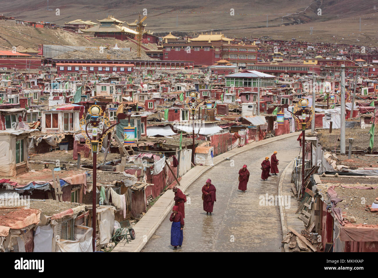 Tibetische Nonnen im Kloster Insel Yarchen Gar, Sichuan, China Stockfoto