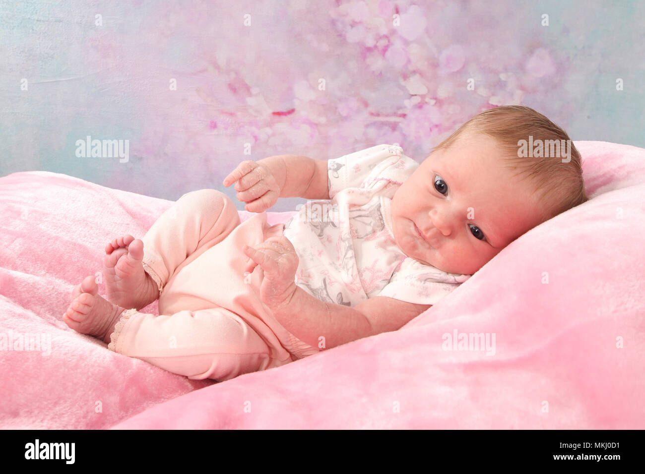 2 Wochen altes Baby girl Stockfoto