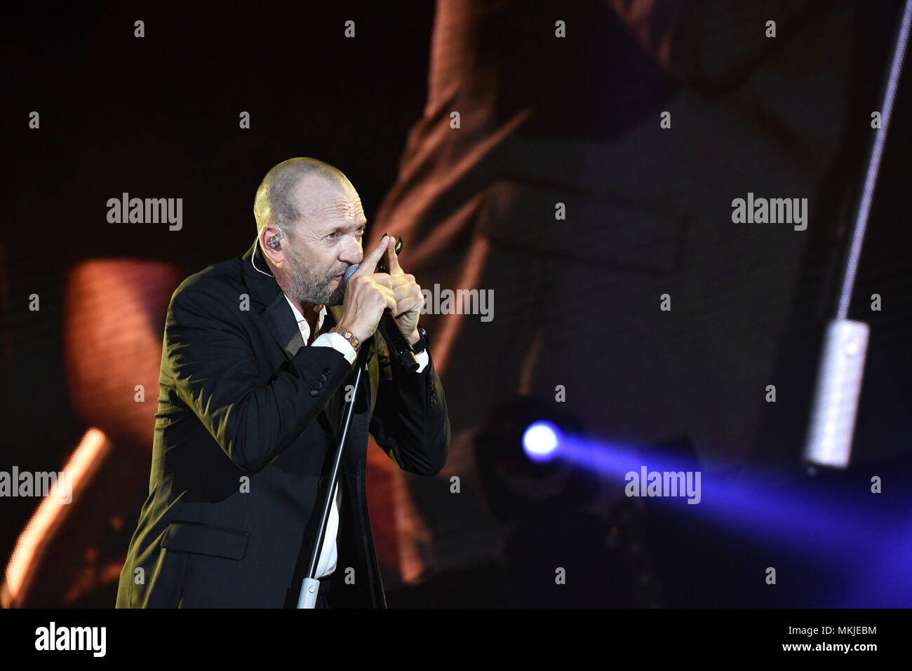 Der italienische Sänger und Songschreiber Biagio Antonacci live auf der Bühne des PalaPartenope in Neapel für seine "ediche e Manie' Tour 2018. (Foto von Paola Visone/Pacific Press) Stockfoto