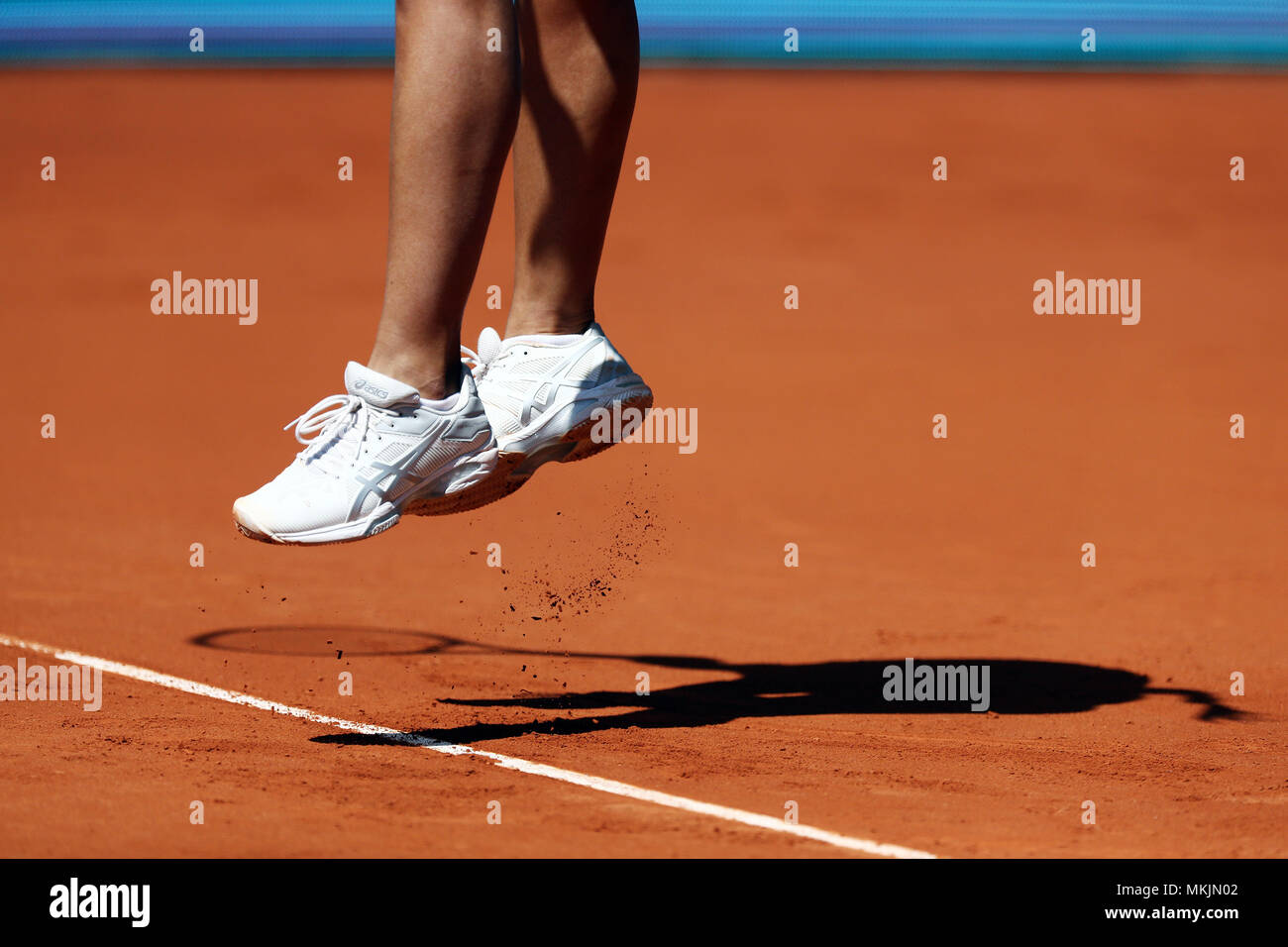 Madrid, Spanien. 8. Mai, 2018. Monica Puig de Puerto Rico Sprünge in der zweiten Runde in Tag vier der Mutua Madrid Open Tennisturnier auf dem Caja Magica. Credit: Manu Reino/SOPA Images/ZUMA Draht/Alamy leben Nachrichten Stockfoto