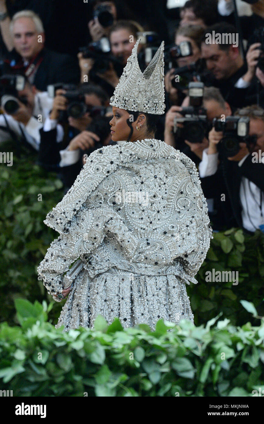 New York, USA. 7. Mai 2018. Rihanna besucht "Himmelskörper: Fashion & die Katholische Imagination', die 2018 Kostüm Institut profitieren im Metropolitan Museum der Kunst am 7. Mai 2018 in New York City. Credit: Erik Pendzich/Alamy leben Nachrichten Stockfoto