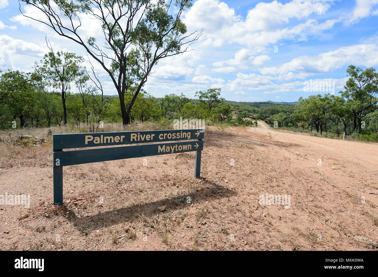 Wegweiser zeigen in die Richtung der Maytown, einem alten Gold rush Geisterstadt, Far North Queensland, FNQ, QLD, Australien Stockfoto