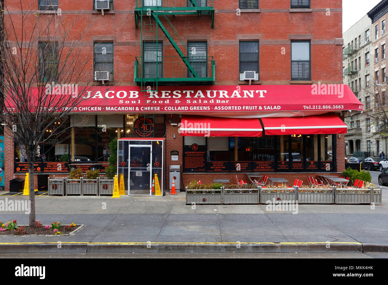Jakob Soul Food, 373 Malcolm X Blvd, New York, NY. aussen Storefront einer Soul Food Restaurant im Harlem Viertel von Manhattan. Stockfoto