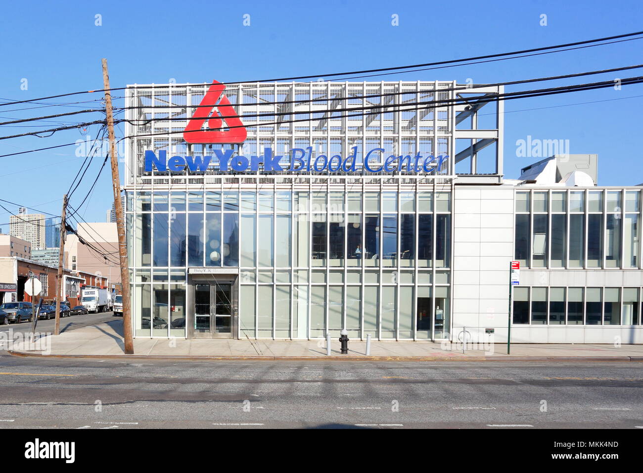 Hauptquartier des New Yorker Blutzentrums in Long Island City, Queens, New York. Stockfoto