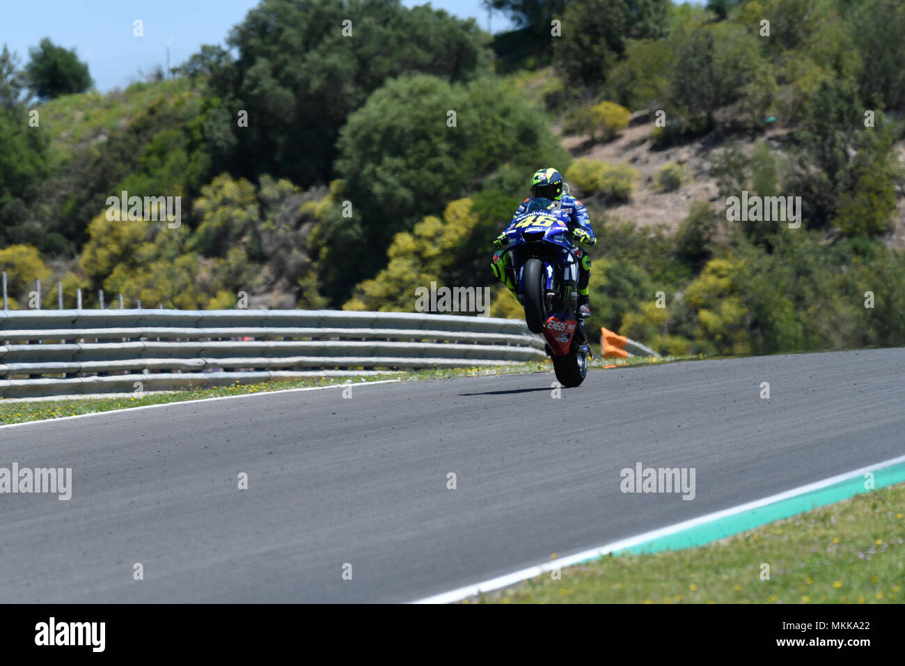 ITA 46 Valentino Rossi MotoGP wheelie, auf der Rückseite, der gerade in die Angel Nieto Rennstrecke in Jerez de la Frontera, am Samstag, den 5. Mai 2018 Stockfoto