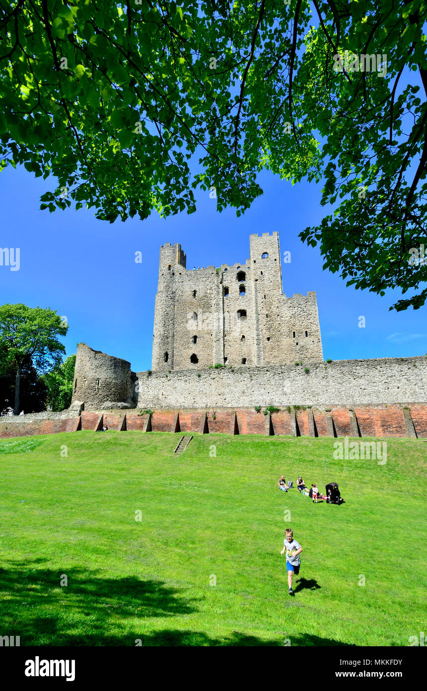 Rochester, Kent, England. Rochester Castle (12 thC) Normannischer Turm - halten Sie von Kentish ragstone gebaut. c 1127 von Wilhelm von Corbeil, Erzbischof von Canterbury. Stockfoto