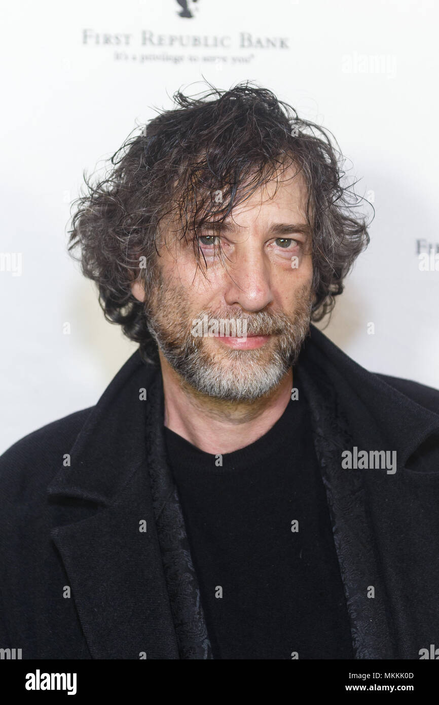 SFFILM Festival 2018 - "Wie man mit Mädchen an den Parteien" - Screening - Roter Teppich Anreise mit: Neil Gaiman Wo: San Francisco, Kalifornien, USA, wenn: 06 Apr 2018 Credit: Zeichnete Altizer/WENN.com Stockfoto