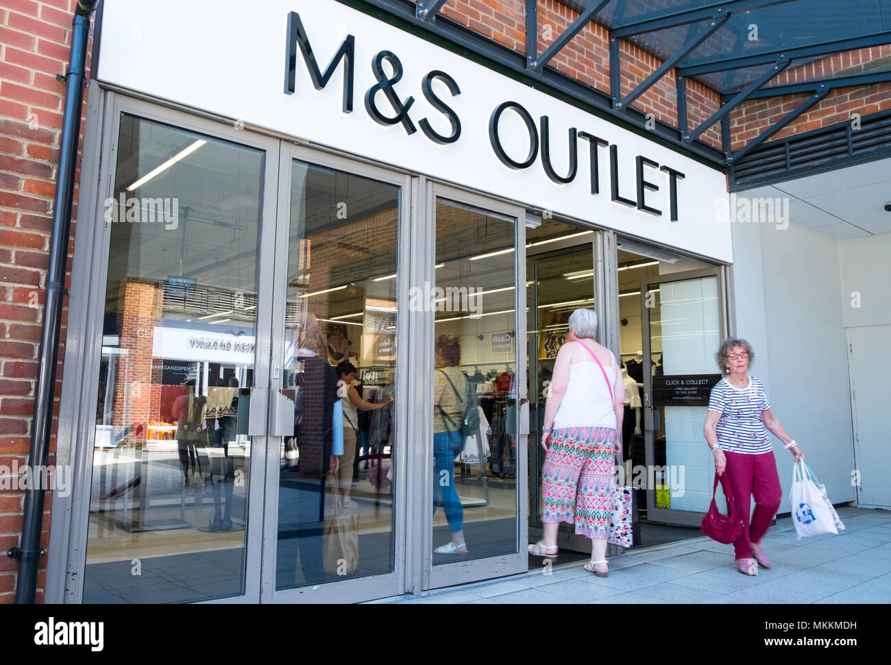 M & S Marks und Spencer Outlet Shop in Portsmouth Gunwharf Quay Stockfoto