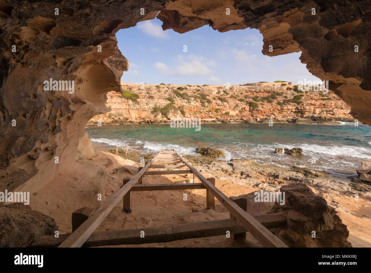 Höhle am Meer - Formentera Stockfoto