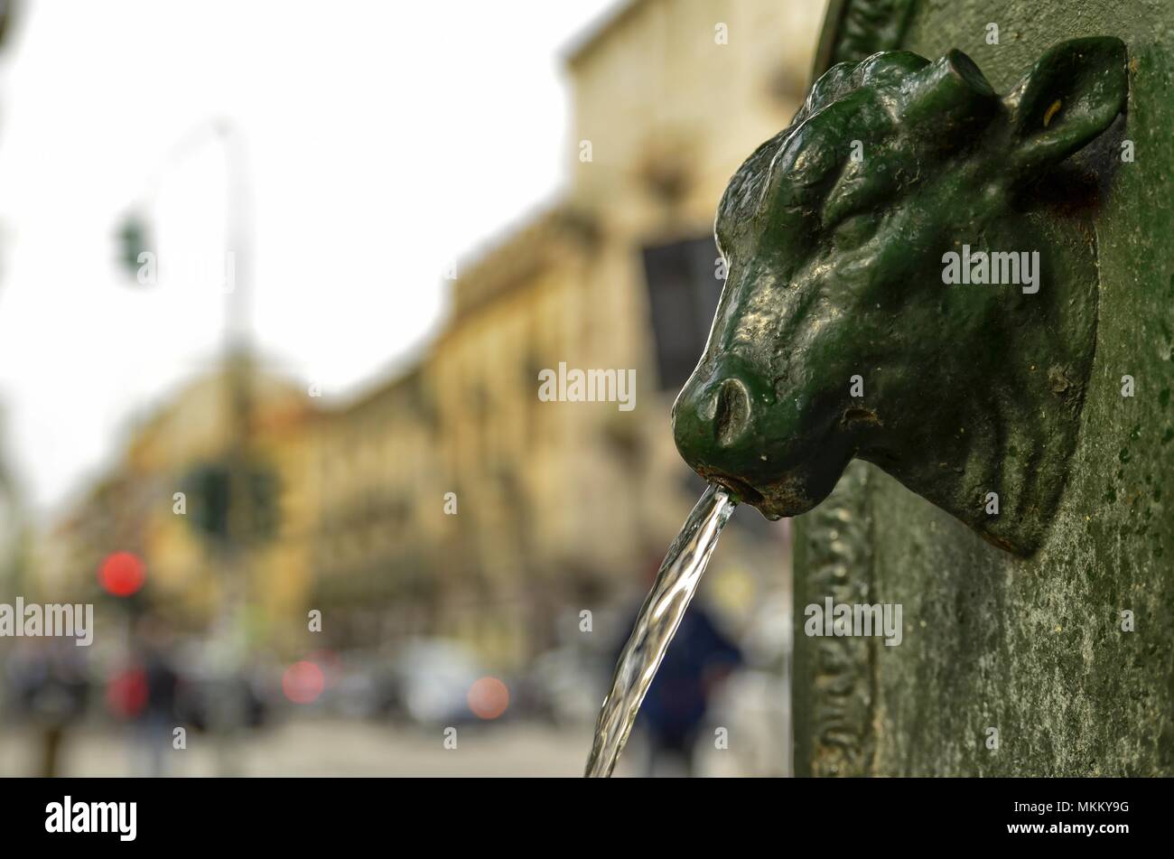 Turin, der Region Piemont, Italien. Mai 2018. Die symbolische Brunnen von Turin, die torello oder turet in Piemont. Sie sind in jeder Ecke gefunden. Stockfoto
