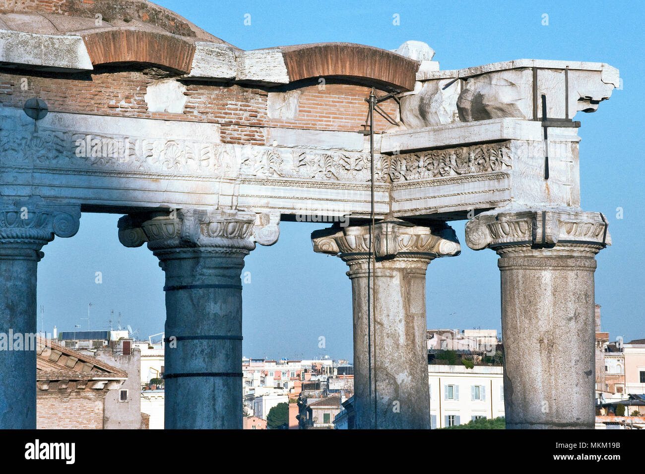 Spalten des Saturn Tempel am Forum Romanum/Rom | Staurn Saeulen Tempel Forum Romanum/Rom Stockfoto