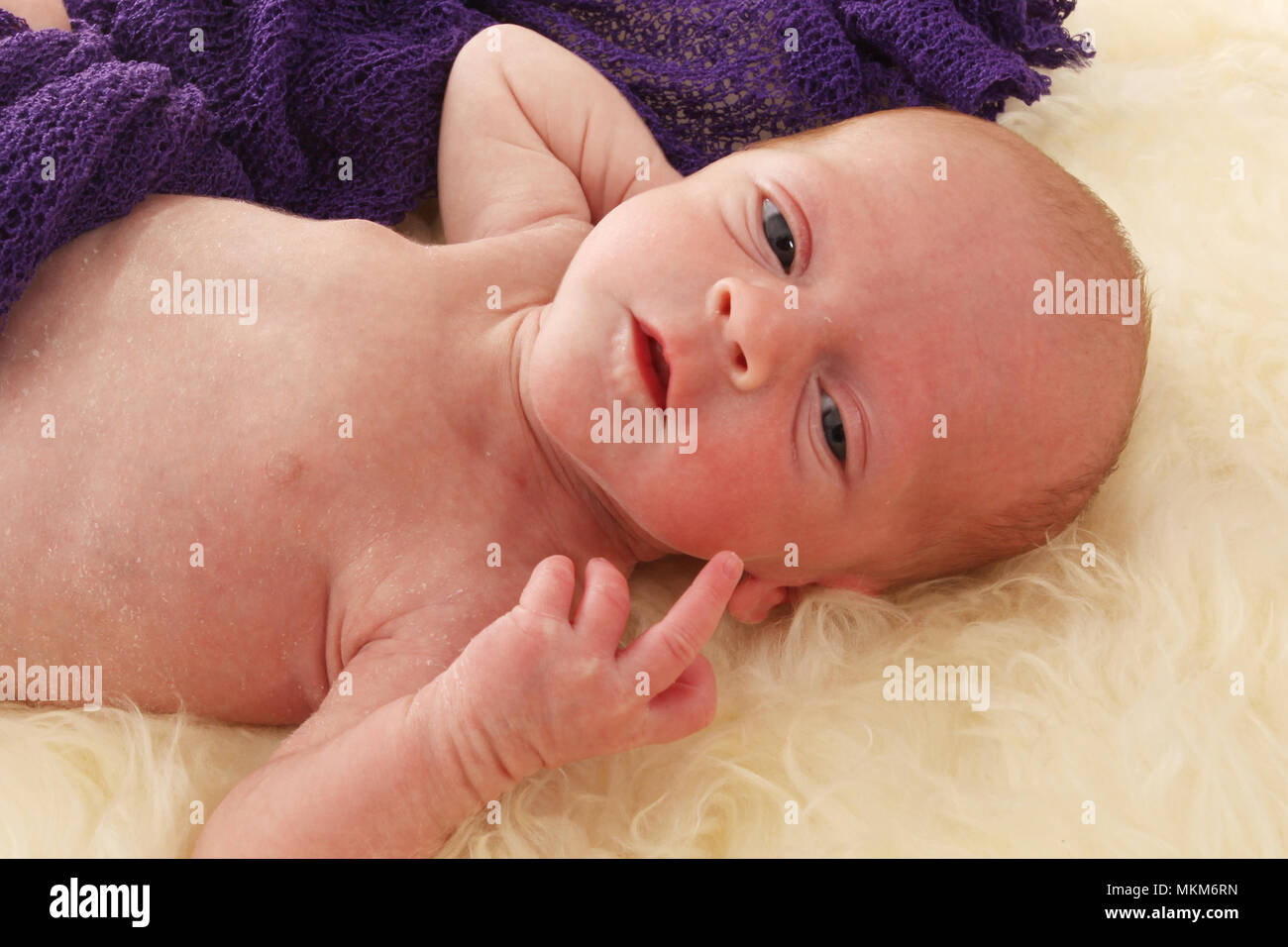 13 Tage altes Baby Girl, postnatale Depression Stockfoto