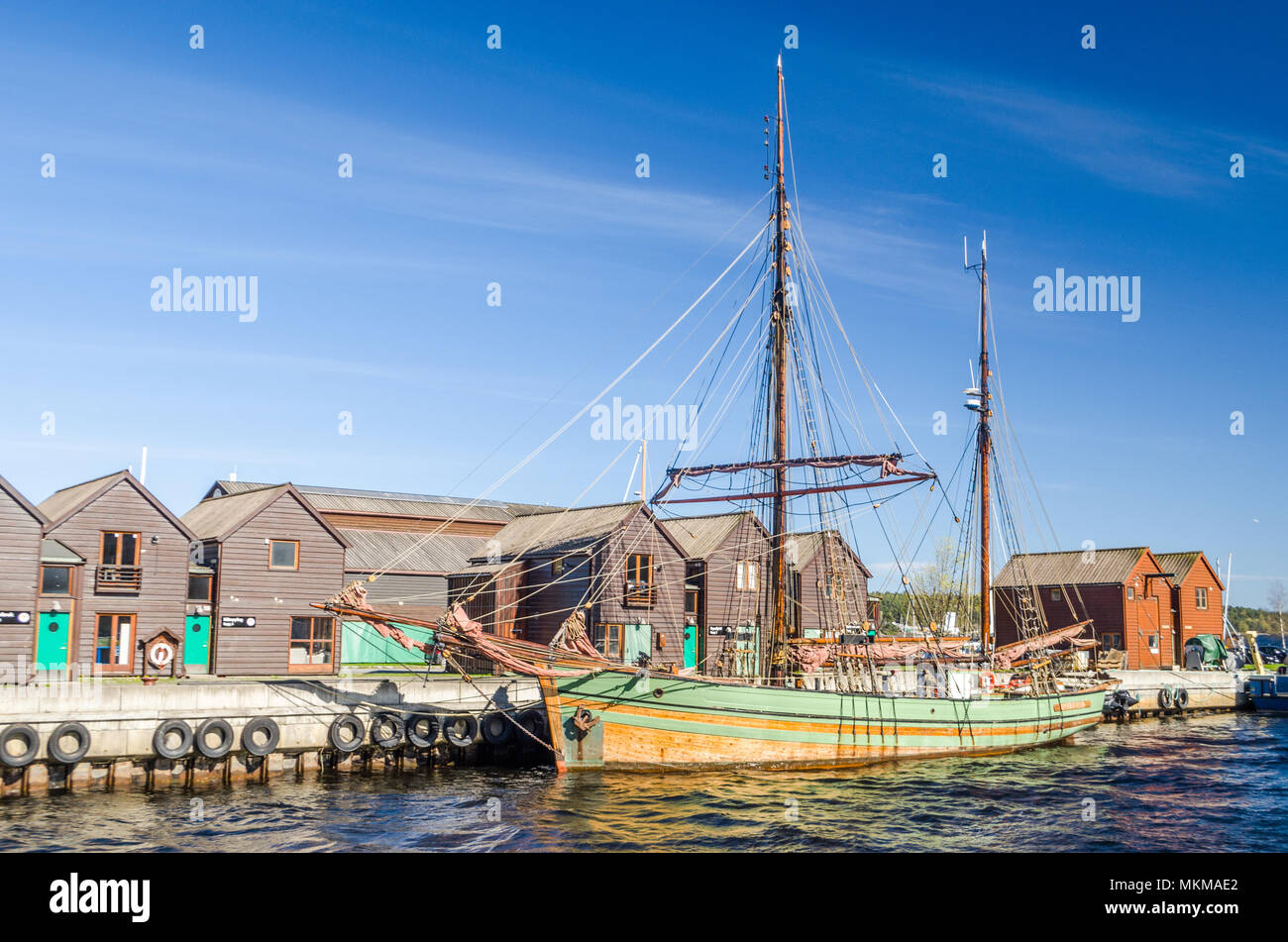 "Yrafjeld', die alte klassische kleine Segelschiff, jetzt Schule Schiff in den Hafen von Lysakerflua, Oslo, Norwegen. Stockfoto