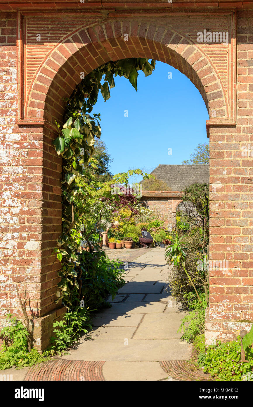 Red brick arch Fotos und Bildmaterial in hoher Auflösung Alamy