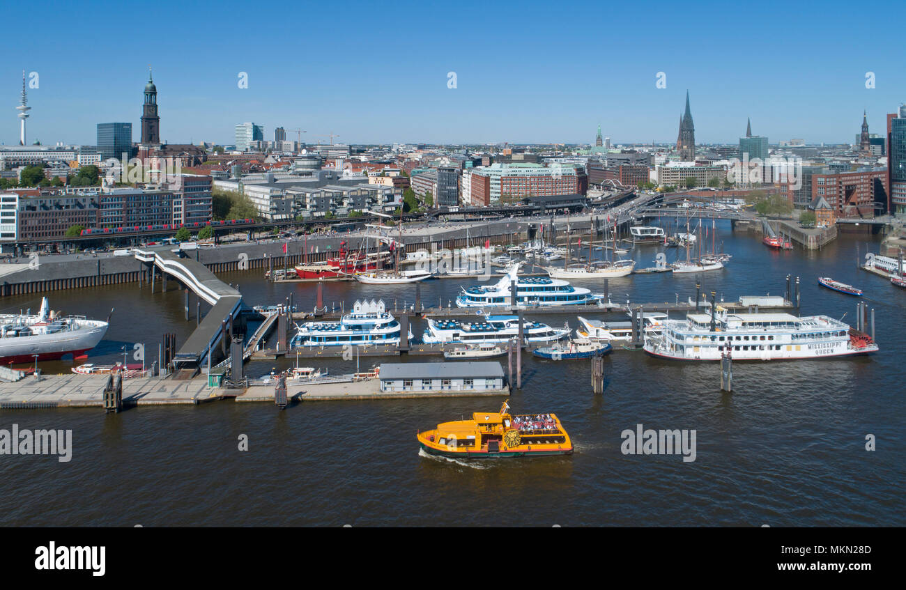 Landungsbrücken (Stegen), Hafen, Hamburg, Deutschland Stockfoto