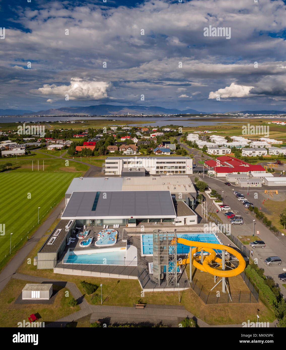 Ansicht von oben in einem örtlichen Schwimmbad, Alftanes, Island Stockfoto